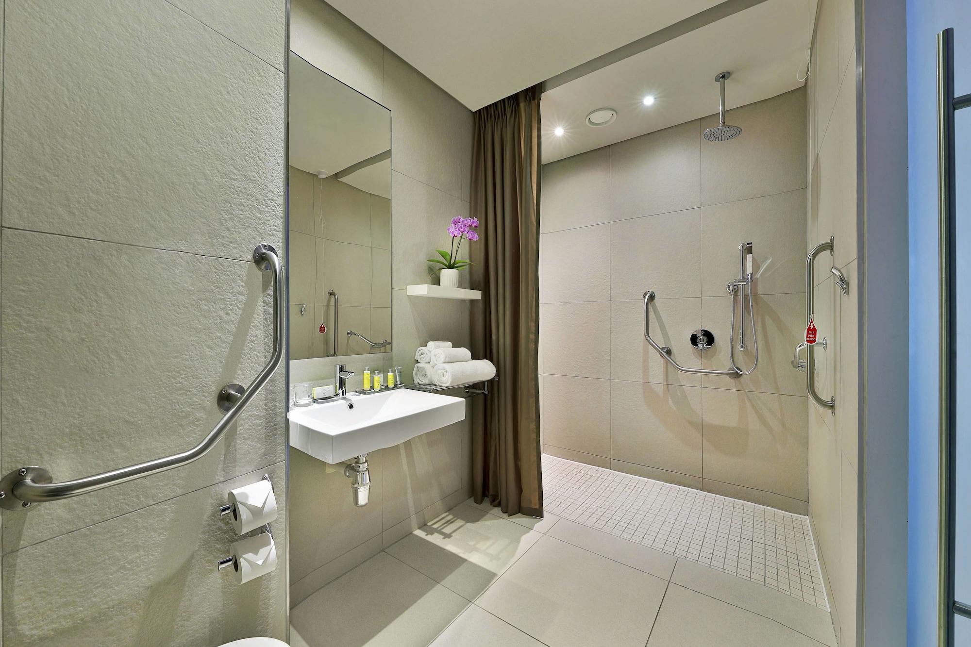 L'empire Crystal Towers Cape Town