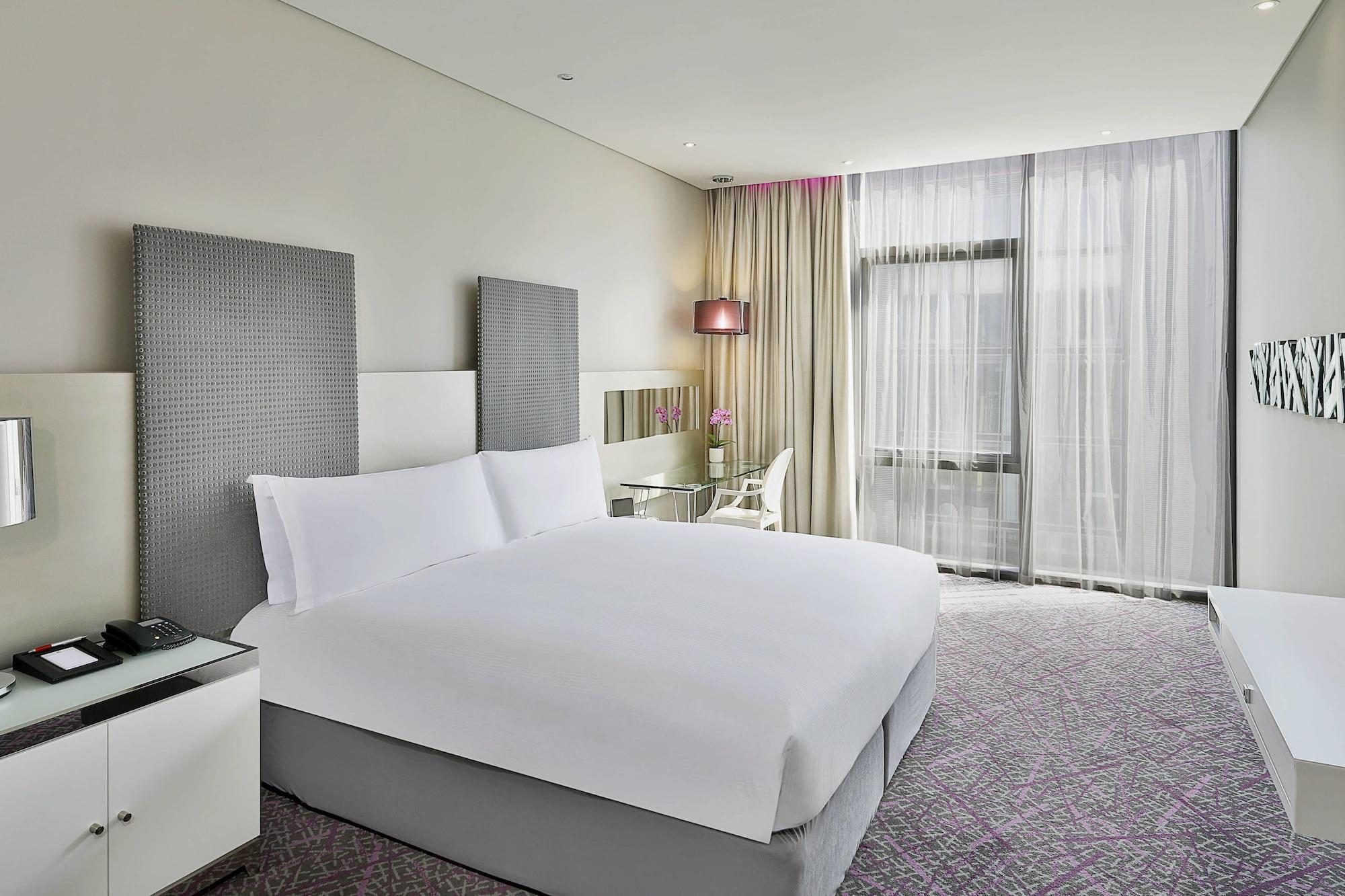 L'empire Crystal Towers * Cape Town