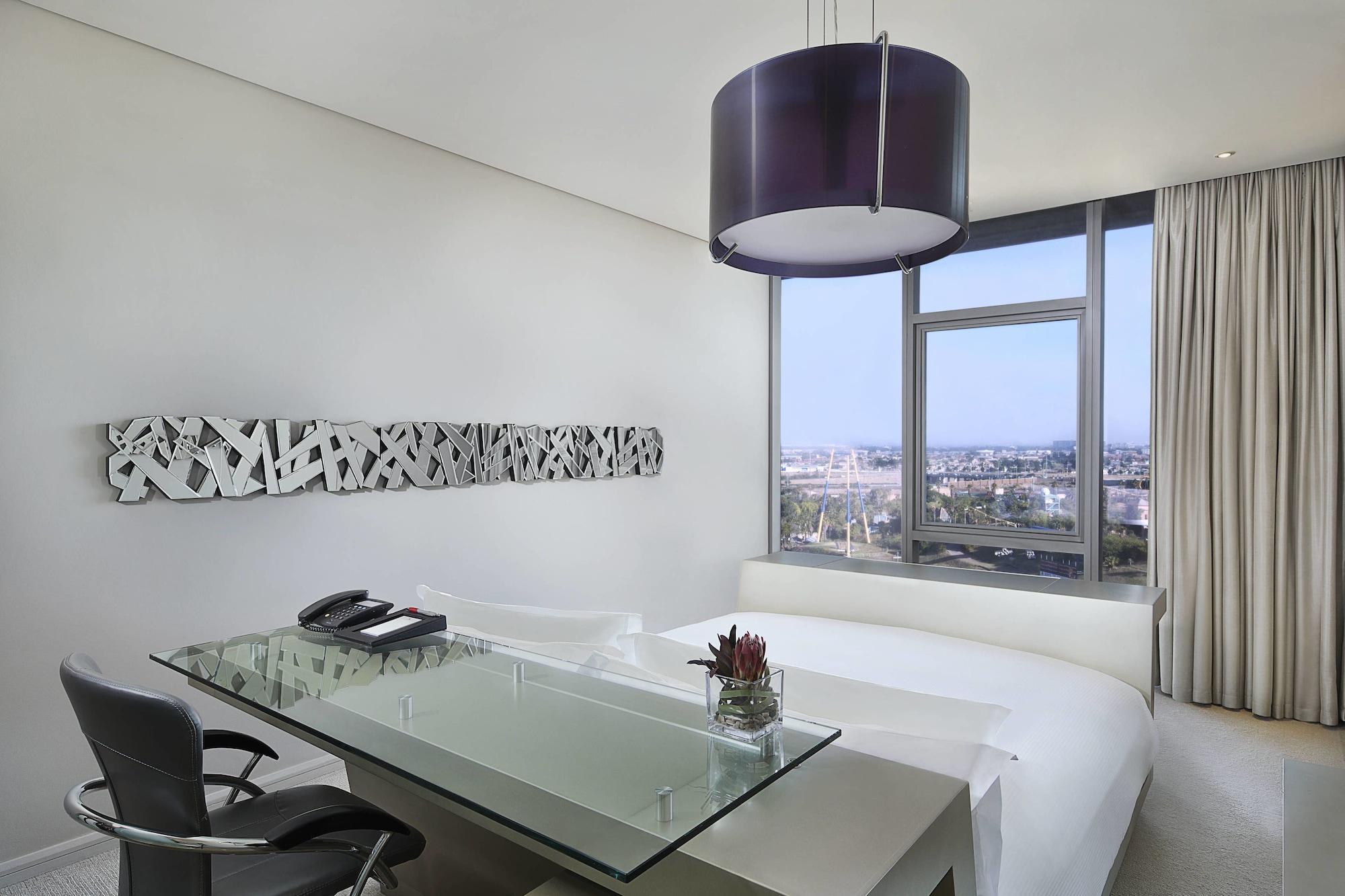 Apartment L'empire Crystal Towers