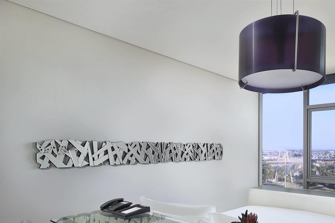 L'empire Crystal Towers Apartment *