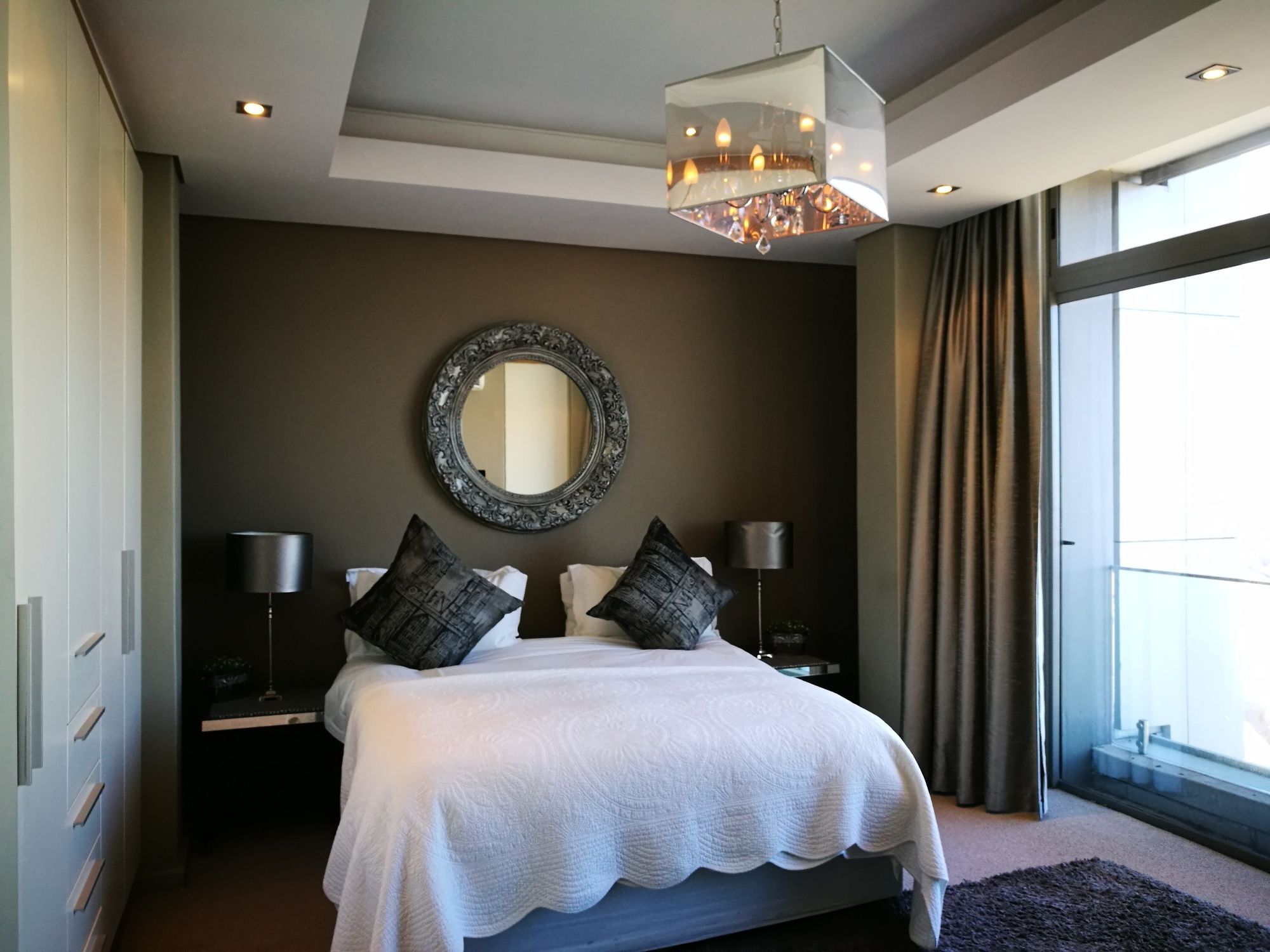 L'empire Crystal Towers Cape Town