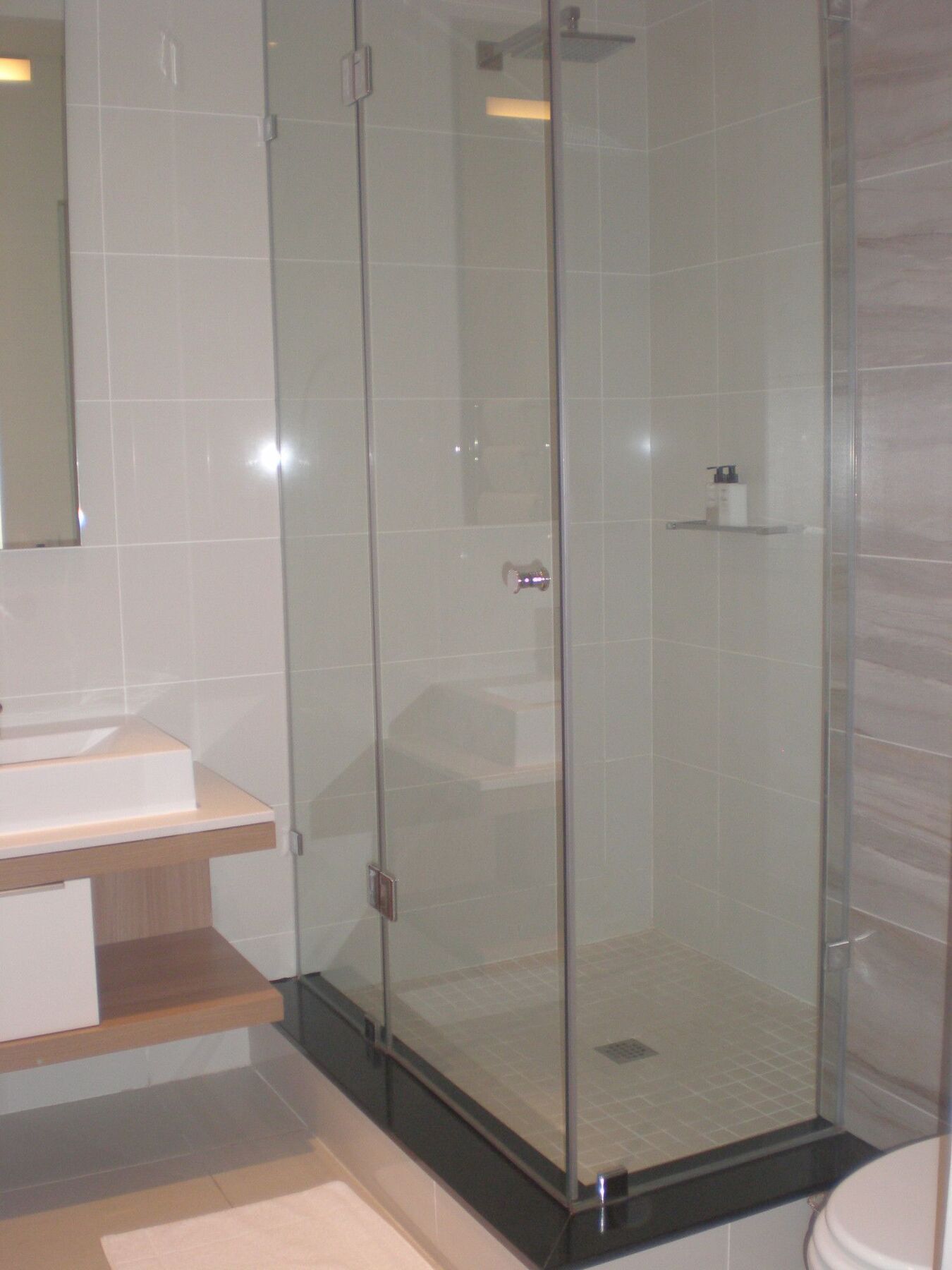 L'empire Crystal Towers Apartment *