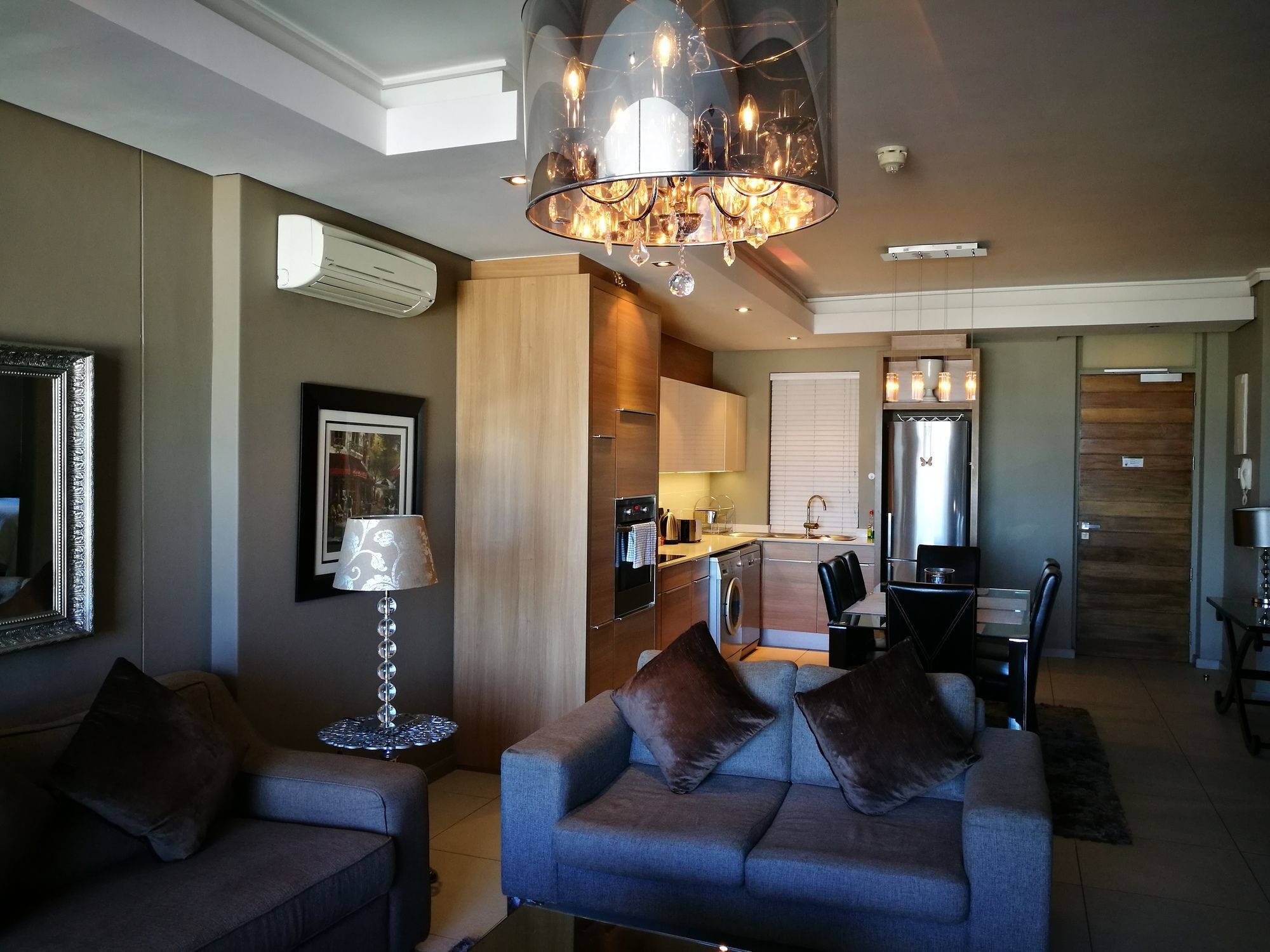 Apartment L'empire Crystal Towers *